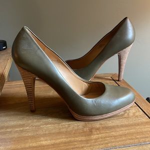 Nine West Olive Green Pumps